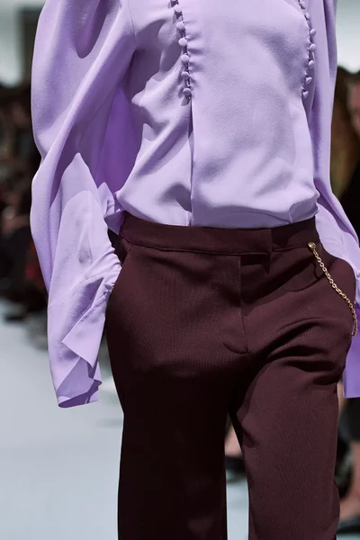 Look 100